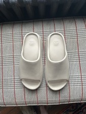 Yeezy Slides Bone Size 10