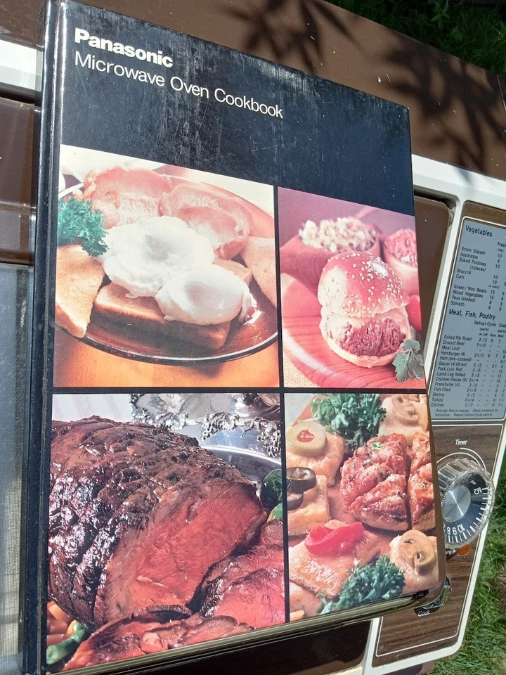 Vintage Panasonic Sky-Lite Microwave w/ Original Hardcover Manual, TESTED - Image 3 of 4