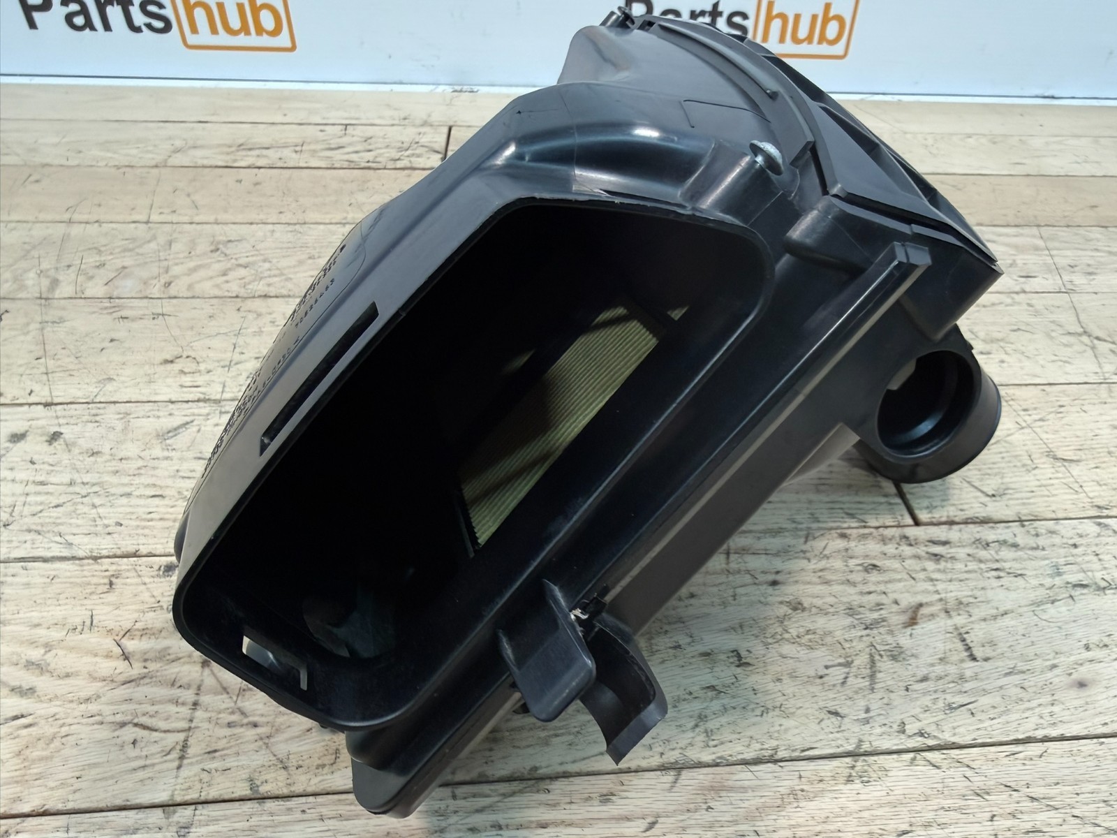2013 Bentley Continental GT 4.0L V8 Right Passenger Air Intake Cleaner Box