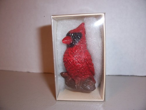 CARDINAL BIRD - Miniature Figurine ("Adopt-a-Pet" Mini-Life - Art Collectibles) - Picture 3 of 4