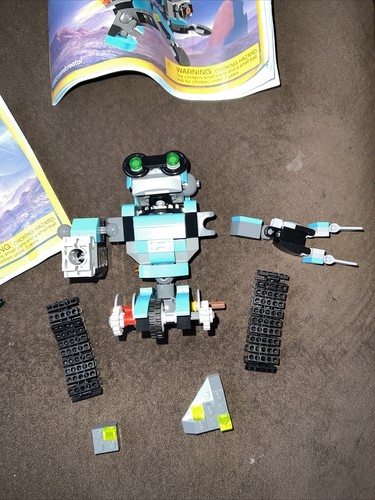 Lego 31062 Creator Robo Explorer 98% complete w/instructions. - Picture 4 of 5