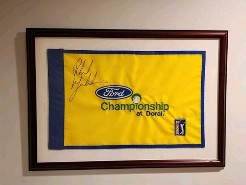 2005 Ford Doral Authentic Course Flag Phil Mickelson Autographed Framed