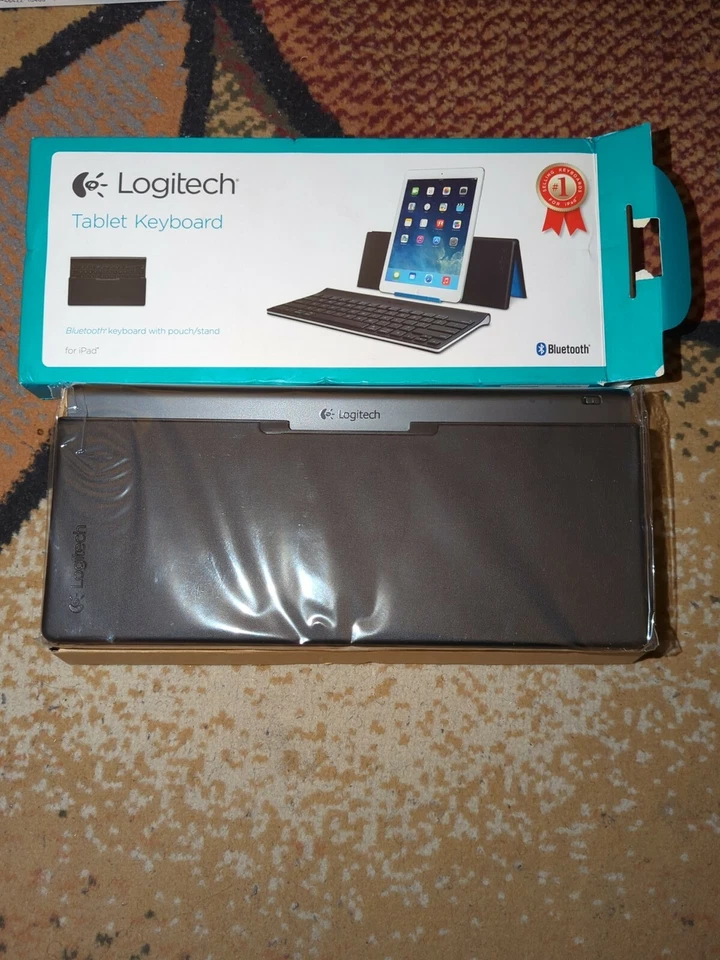 Logitech tablet keyboard for selective Apple products - Image 3 of 4