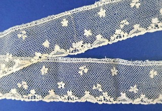 A 44" (112cm) LENGTH OF ANTIQUE 18th CENTURY ARGENTEN LACE