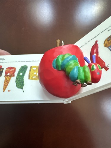 2 Ornamenti libro 3D Hallmark Eric Carle il bruco molto affamato orso marrone - Foto 6 di 8