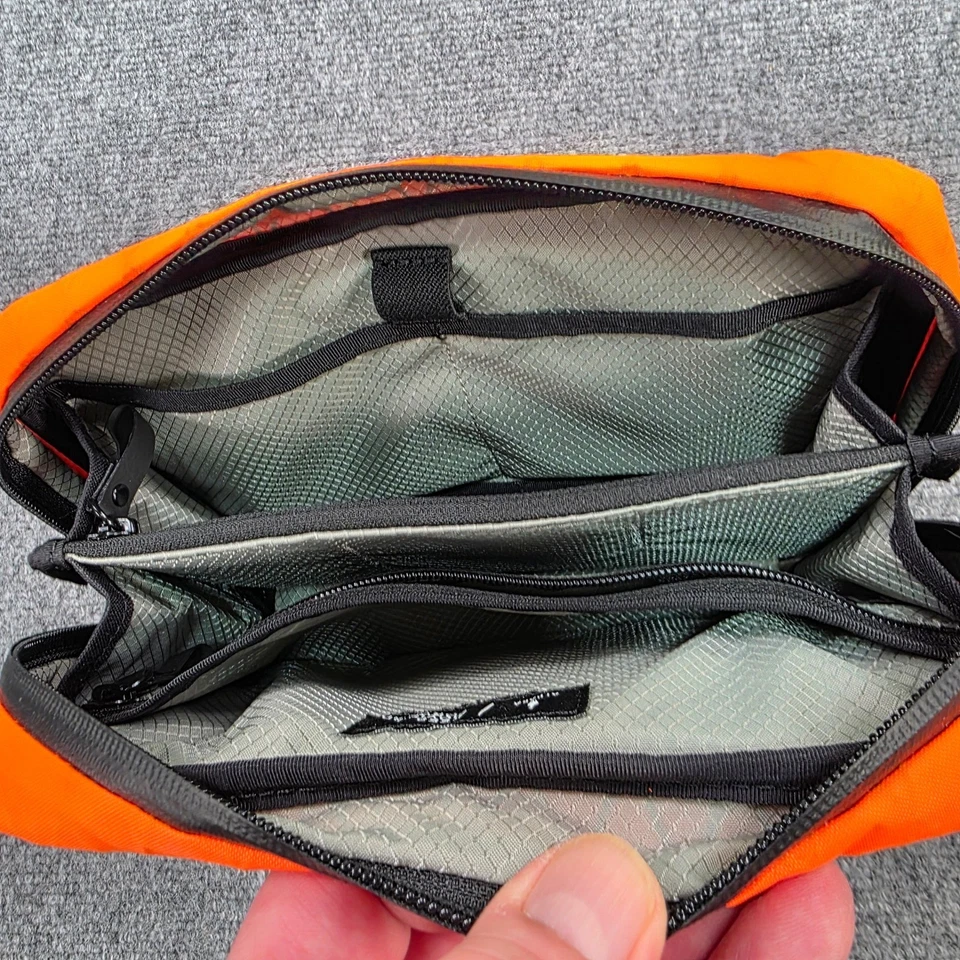 Funda Alpaka Elements Tech Azul Impermeable YKK Cremalleras iPad Mini Foto 4 de 4