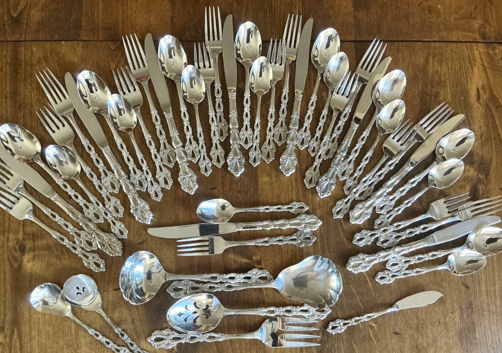 ONEIDA CHANDELIER Pierced Stainless Flatware Silverware 50 Pcs: 9 five-pc Sets
Opens in a new window
