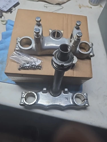 HEAD, STEERING STEM *{A,B}*
