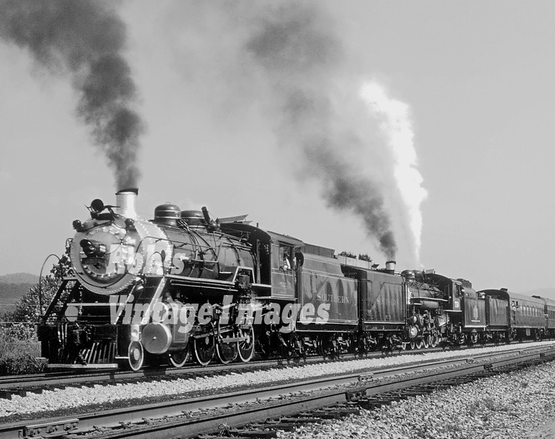 Southern Railway Photo 2-8-0  722 Railroad Steam locomotive BW 8.5x11