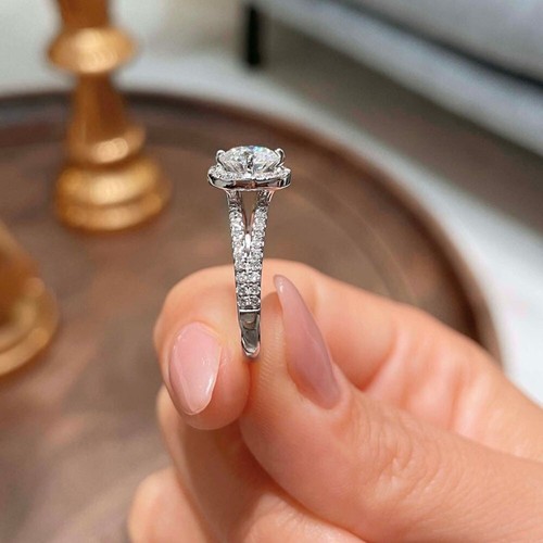 Anillo de compromiso de diamantes redondo de oro blanco de 14 k creado en laboratorio certificado IGI de 1,50 quilates - Imagen 2 de 12