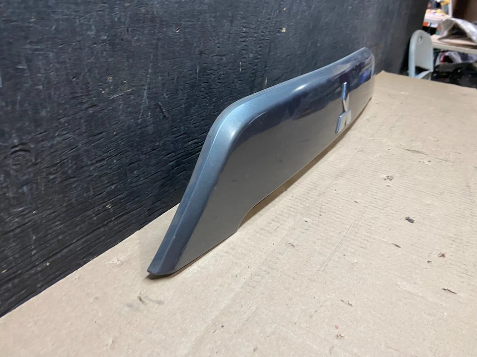 Moldura de portón trasero Mitsubishi Outlander 2007 a 2013 OEM i7490 DG Foto 3 de 4