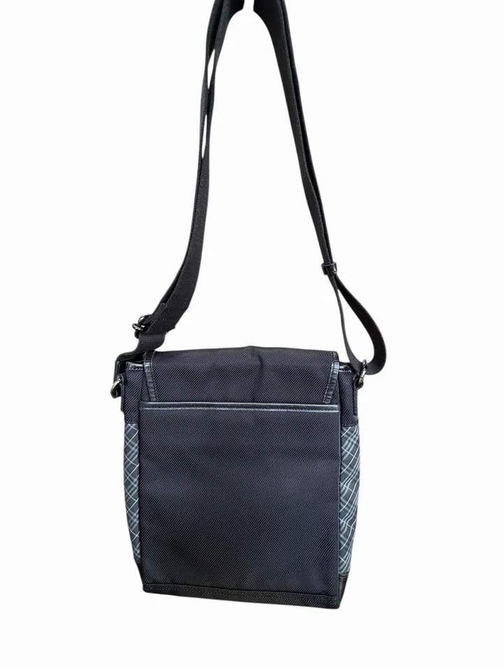 Bolso bandolera Burberry Black Label para hombre a cuadros negro Foto 2 de 4