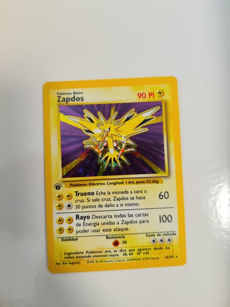 vendo carta Pokemon Zapdos primera edición en perfecto estado .