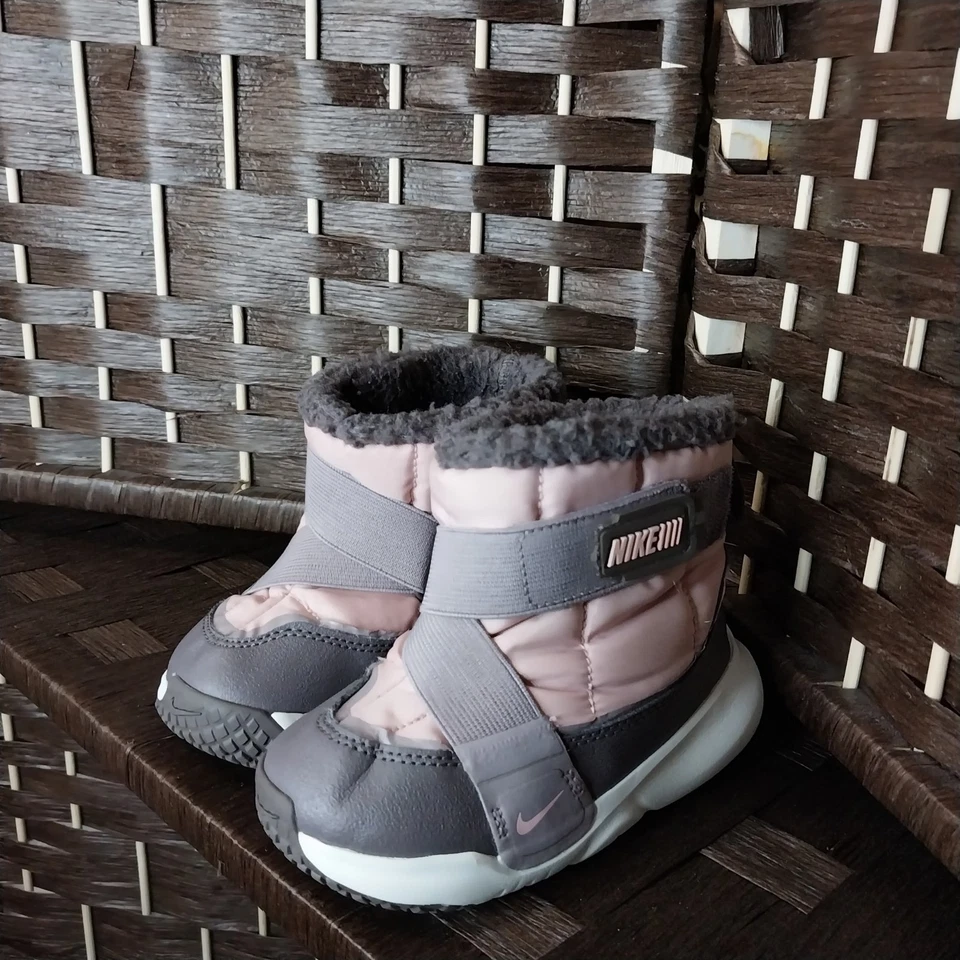 ❄️ NIKE Niños Pequeños Jóvenes Talla 8c Niñas Rosa Y Púrpura Cálidas Botas de Nieve Invierno Foto 2 de 4