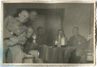 WWII ARCHIVE PHOTO: ELITE TROOPS OFFICERS ENJOY FREE TIME EASTERN FRONT 1941