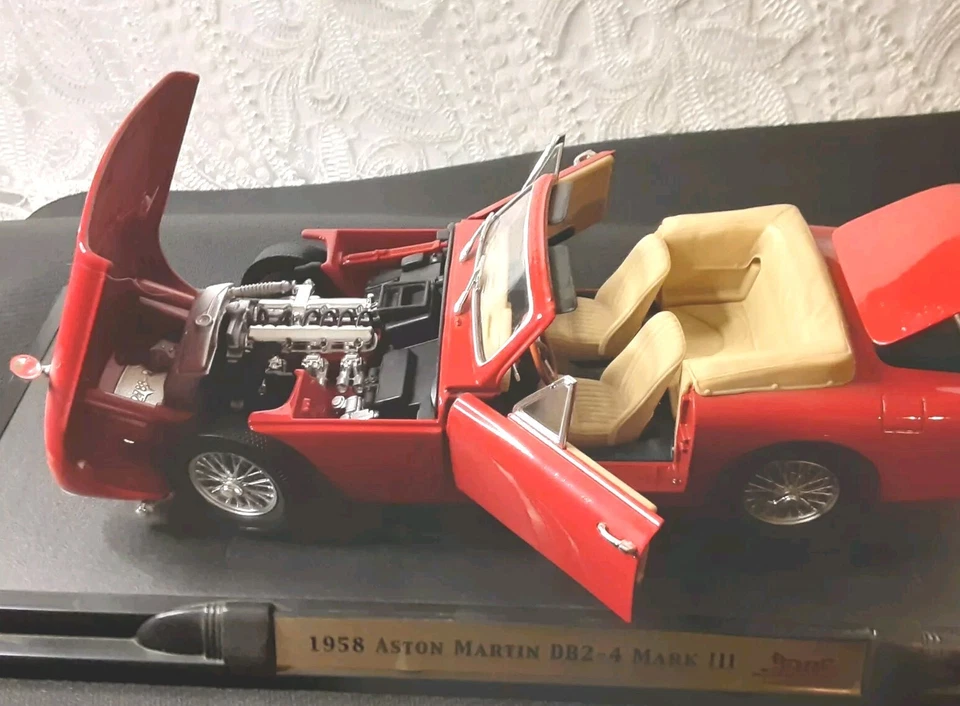 1958 Aston Martin DB 4-2 Mark III Road Signature Diecast Model 1:18 Scale - Image 3 of 4