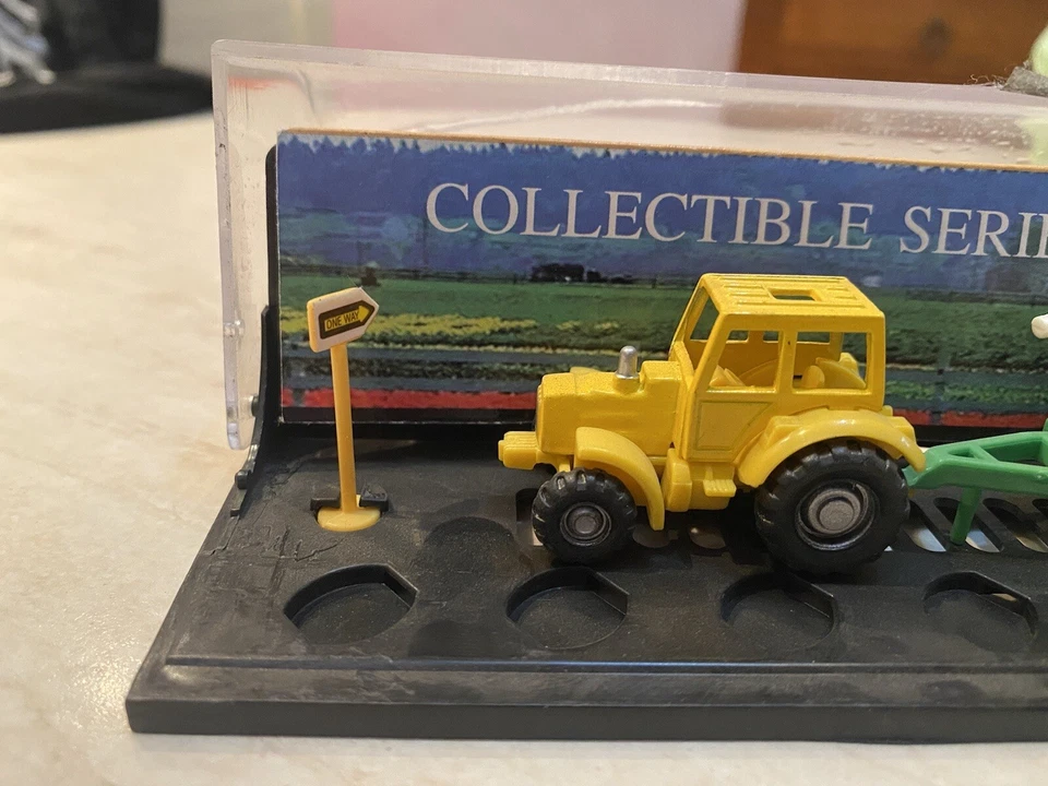 RARISSIMO TRATTORE MEZZO AGRICOLO CON CISTERNA ACQUA ADG 1:87 IN BOX COLLEZIONE - Immagine 2 di 4