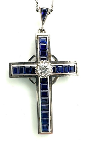 MAGNIFIQUE COLLIER OR 18 CARATS - Croix en saphirs et diamant 0,50 carat -13,29g - Foto 4 di 4