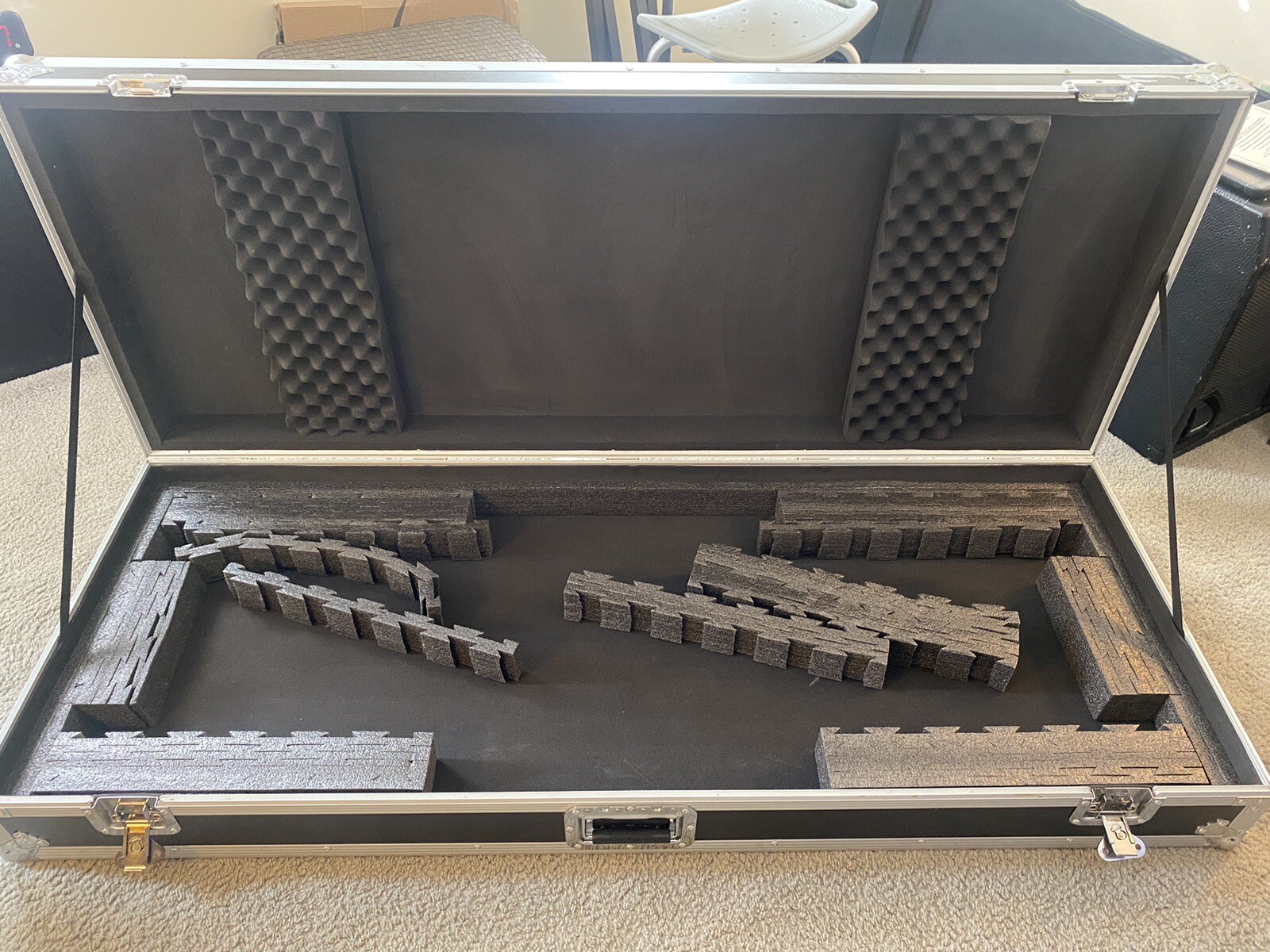 Road Runner Keyboard Flight Case with Casters Black 88 Key 656238003025