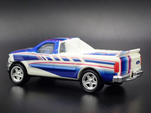 Modello Diorama Diecast In Scala 1/64 Di Un Pickup Ford F150 Bianco 1997 - 2004 - Foto 6 di 8