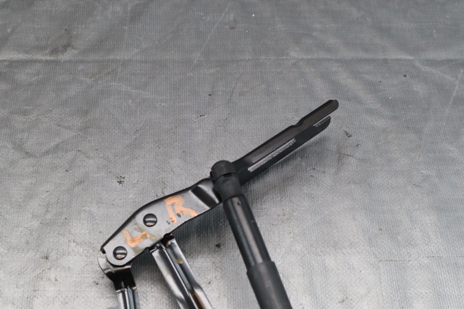 2022 2023 AUDI R8 V10 5.2L AWD OEM REAR LEFT SIDE BOOTLID HINGE 4S7827301