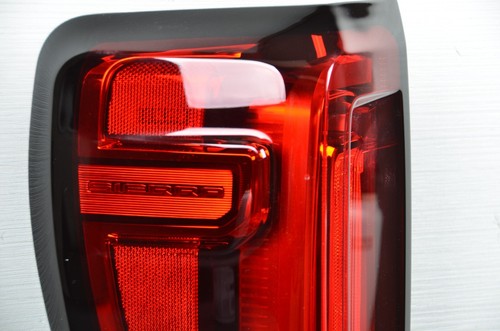 ¡Como nuevo! GMC Sierra 1500 2019-2023 luz trasera LED completa lado izquierdo del conductor OEM - Imagen 3 de 6