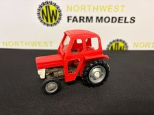 Britains Massey Ferguson 135 2WD Traktor mit Fahrerhaus Maßstab 1:32