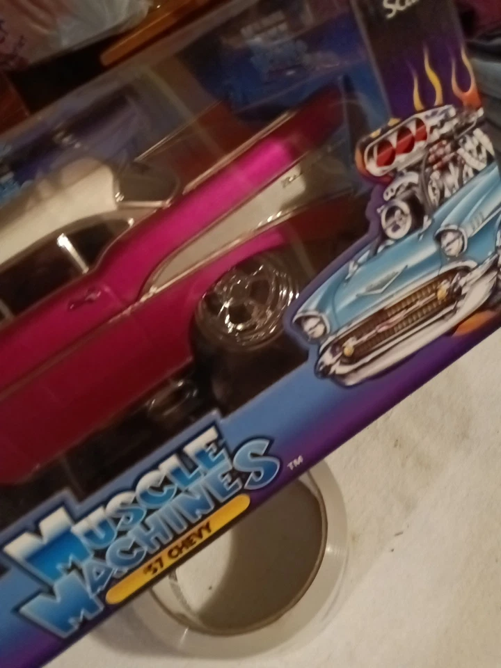 Muscle Machines 57 雪佛兰 Bel Air 1 18 红色 1957 雪佛兰 1/18 未开封 — 第 3/4 张图片