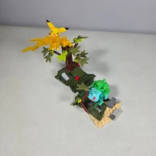 Mega Bloks Construx Pokémon Pikachu vs Bulbasaur 140 Piece Building Set Complete