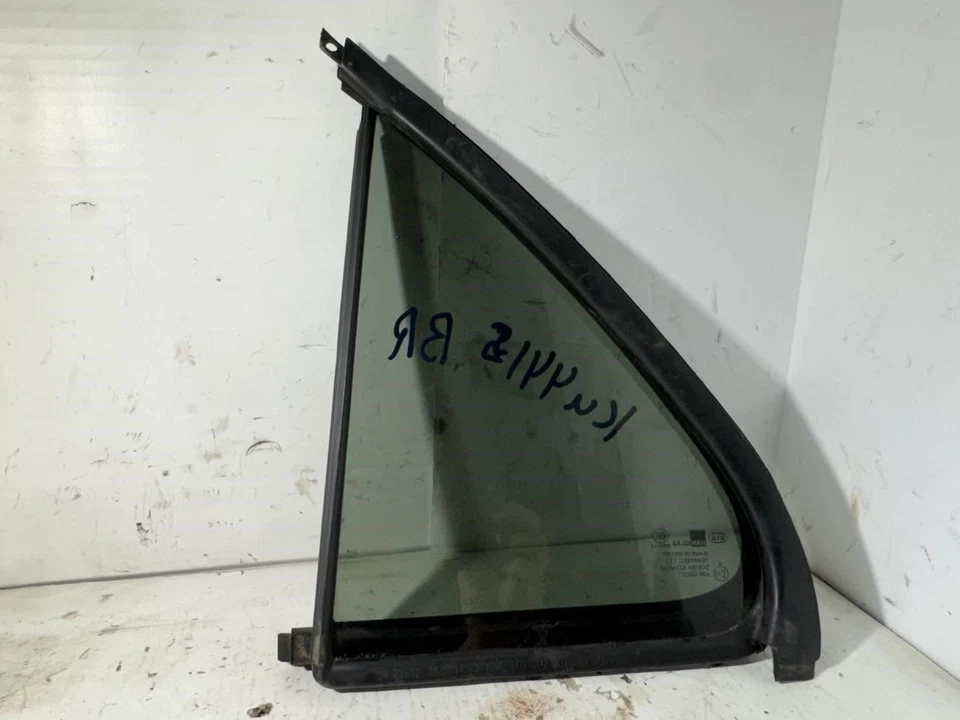 Kia Sorento LX 2006 puerta trasera derecha del lado del pasajero ventilación vidrio OEM+ Foto 3 de 3