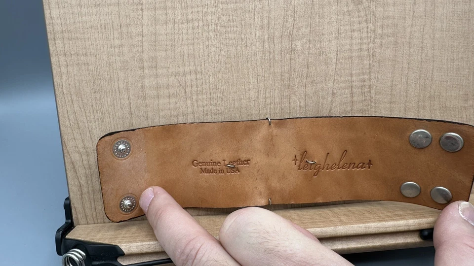 Brazalete Leighelena GENUINO Cuero Metálico con Centro de Mesa Esmaltado 7.5" Foto 3 de 4