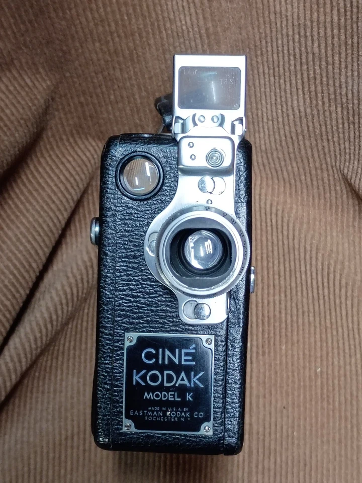 Cámara de cine Cine-Kodak vintage de 16 mm con accesorios y estuche Foto 2 de 4