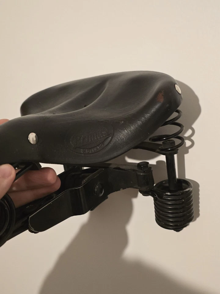 Lepper Primus Ladies Leather Saddle, Bicycle Saddle, Black. - Image 2 of 4