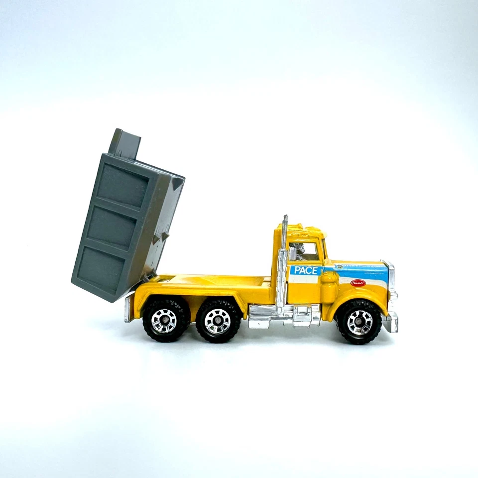 Matchbox MB 30/23 Peterbilt Dump Truck - PACE, Made in Macao - Image 3 of 4