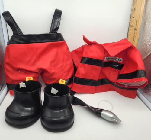 q.  Build a Bear Red Bombero Bombero Uniforme Peluche Conjunto Manguera Botas Set - Imagen 1 de 11