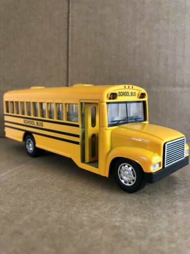 Matchbox MBX EV School Bus y Land Rover Gen II de segunda mano por 6 EUR en Salamanca en WALLAPOP