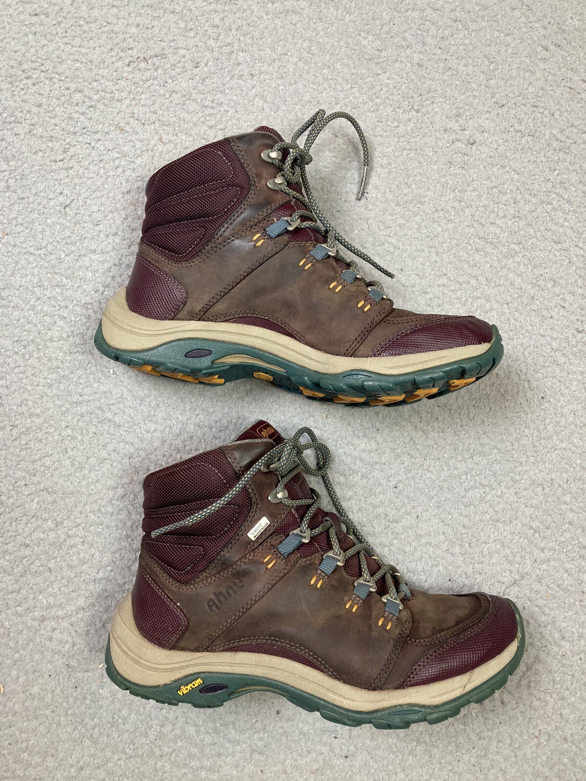 Teva Ahnu Hiking Boots Womens Size 7M Brown Burgundy Vibram Soles