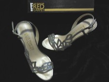 NIB E Live the Red Carpet Yanni Mercury Metallic 7.5 M 3.5" Wedge MSRP 135