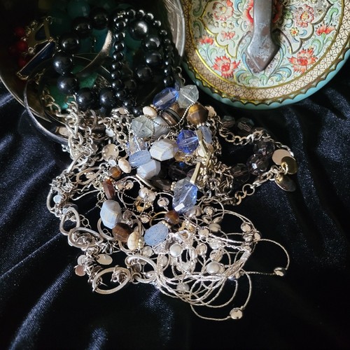 2+lbs Wearable Jewelry Mystery Jar/Treasure Chest In Vintage Daher Holland Tin - Picture 3 of 4