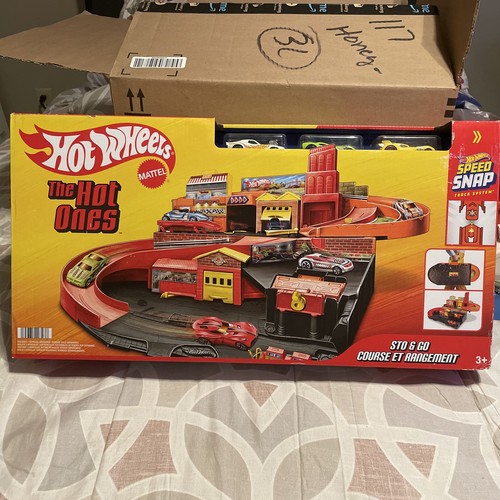 Hot Wheels Speed Snap The Hot Ones Sto & Go set pista auto pressofusa - Foto 1 di 9