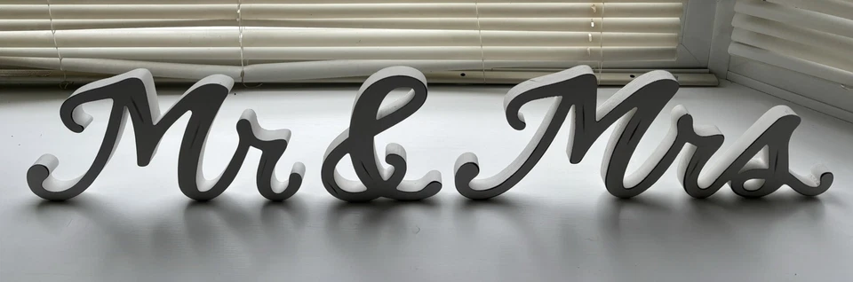 Decoraciones clásicas blancas rústicas para ceremonia de boda y recepción usadas Foto 4 de 4