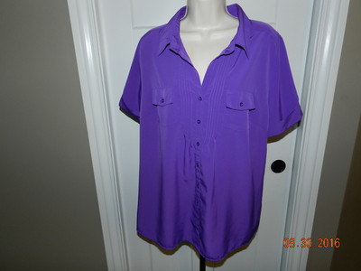 Essentials size 0X Purple button front S/S blouse EUC