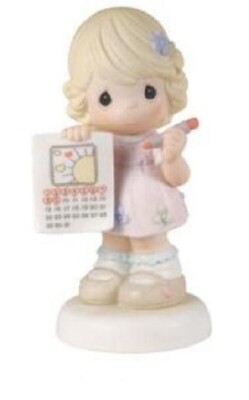 Precious Moments Figurine Love U More Each Day Mothers Day 5in Tall 114032
