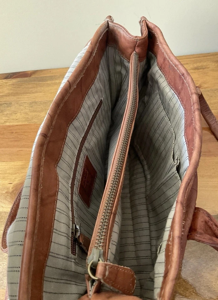 Bolso/cartera de cuero coñac antiguo envejecido Frye Campus precio de venta sugerido por el fabricante 388 USD Foto 4 de 4