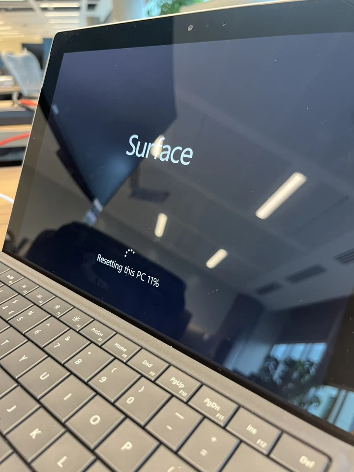 Microsoft Surface 3 Model 1645 2-in-1 Laptop/Tablet, Silver, 64GB - Image 4 of 4