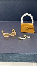 Mattel Barbie You Create Barbie Basics Kit #5 Cartera Gafas de sol y conjunto de pendientes