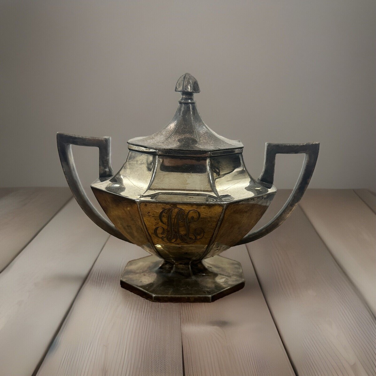 Wilcox Silver Plate Co Sugar Bowl with Lid Year 1951 made in Wilcox Silver Plate Co Sugar Bowl with Lid Year 1951 made in