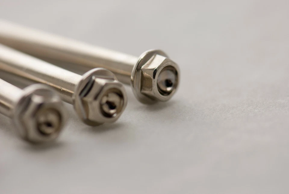 Kit de pernos de motor para Yamaha YZ125 1994-2021 | Niquelado con aspecto Ti Foto 3 de 4