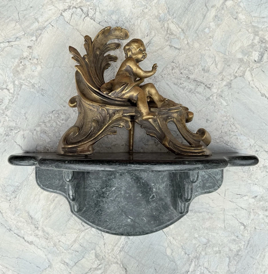 Par de chenets Andirons dorados estilo Luis XV franceses de principios del siglo XIX sobre bases de mármol Foto 3 de 4