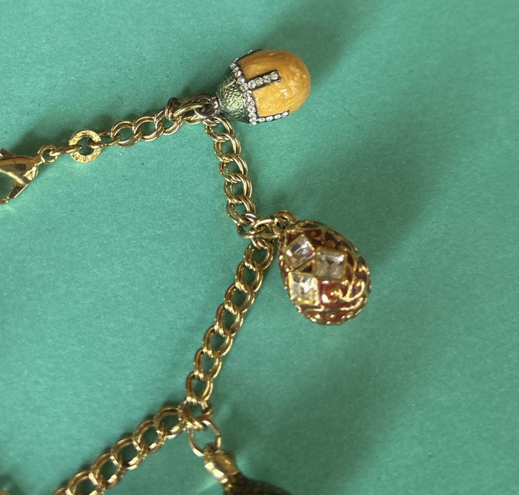 VTG Metropolitan Museum Art MMA Decorative Egg Bird Charm Bracelet